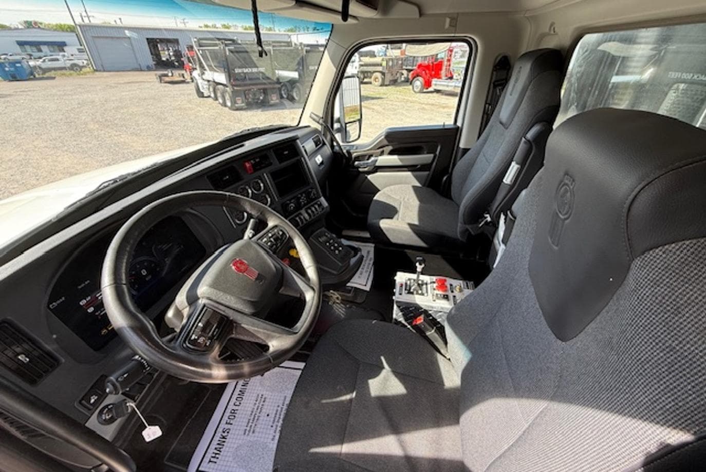 2025 Kenworth T880 — thumbnail 3