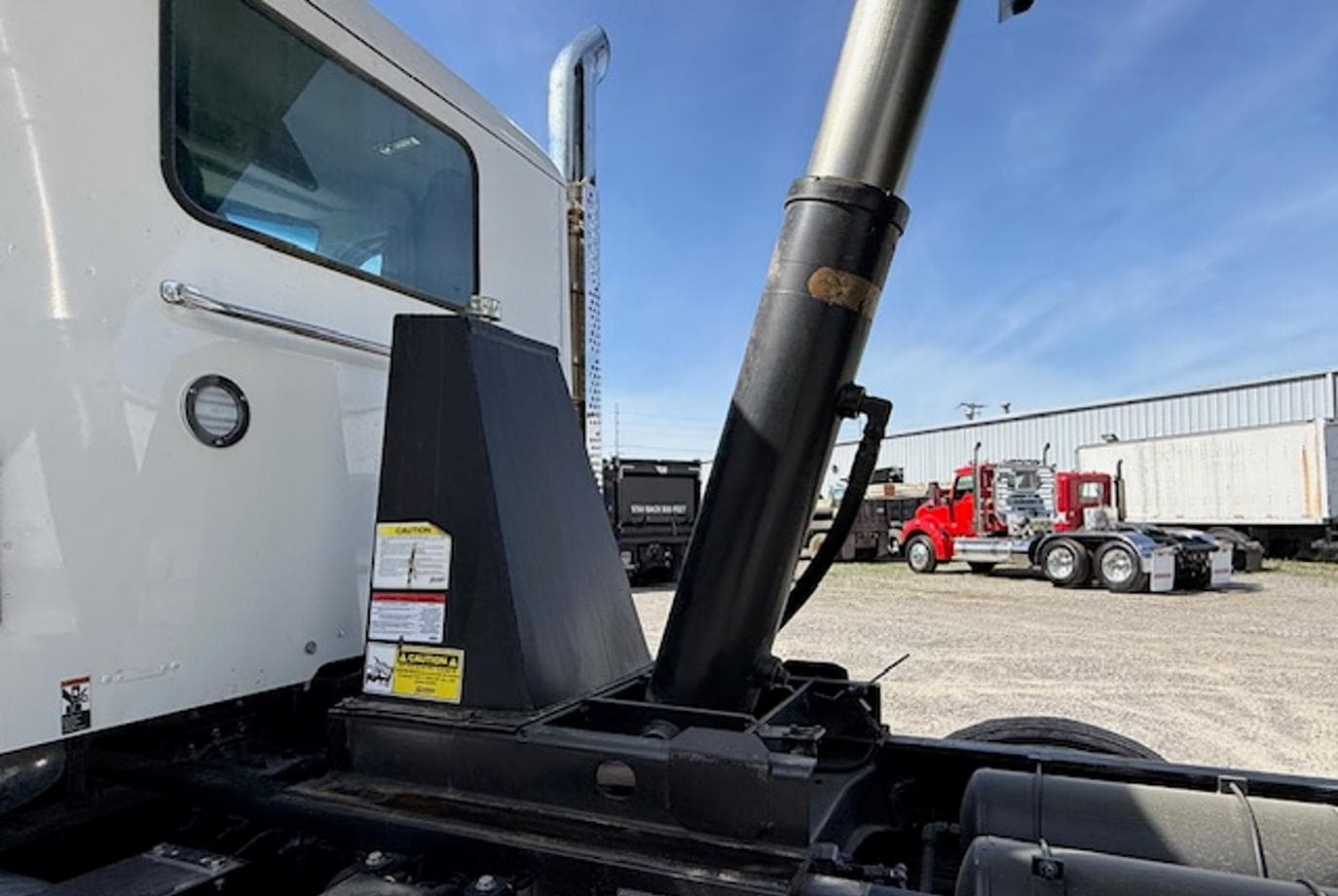 2025 Kenworth T880 — thumbnail 26