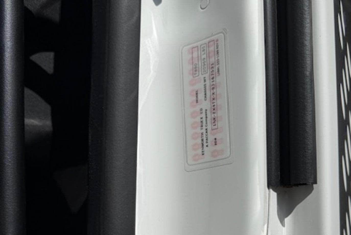 2025 Kenworth T880 — thumbnail 2