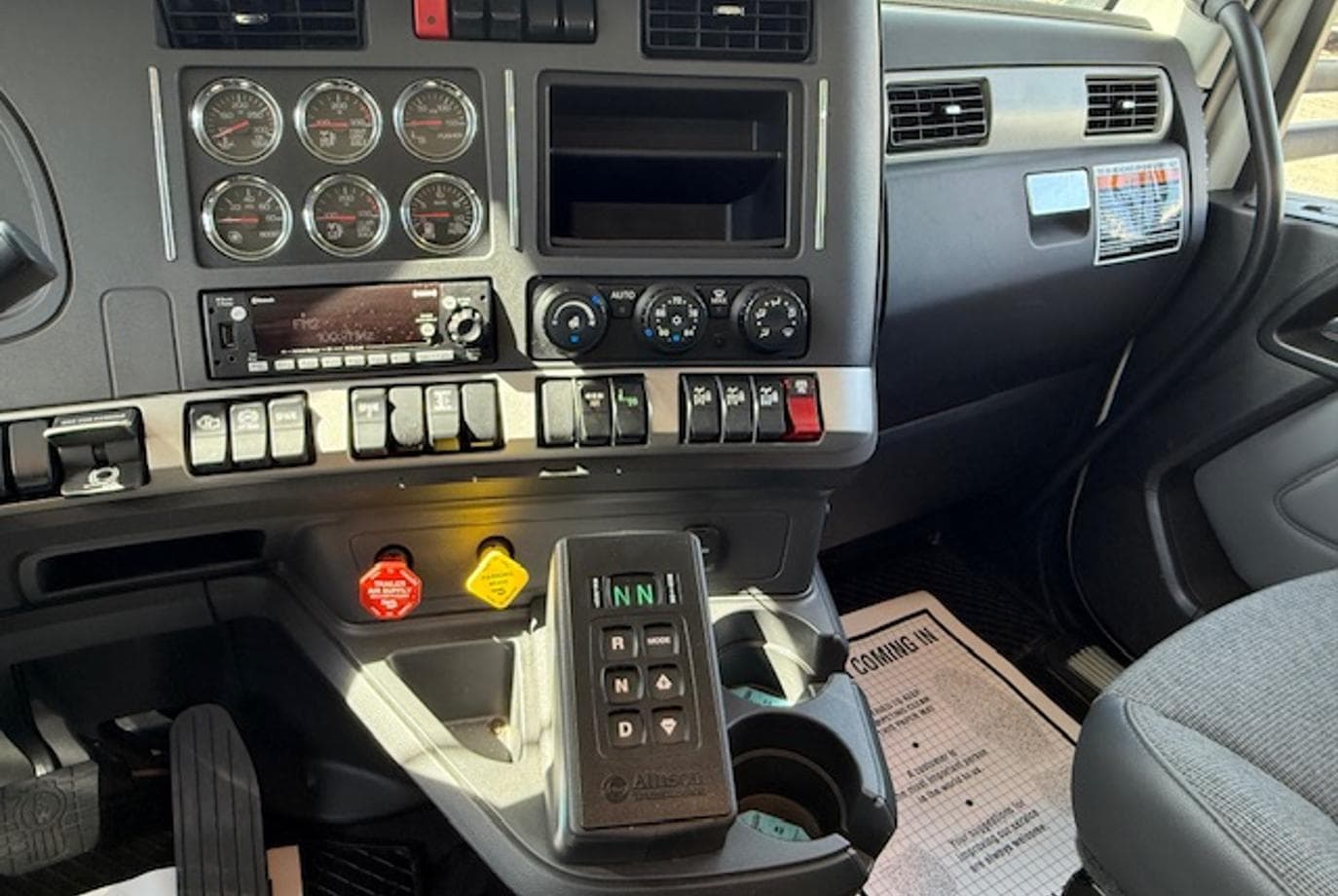 2025 Kenworth T880 — thumbnail 16