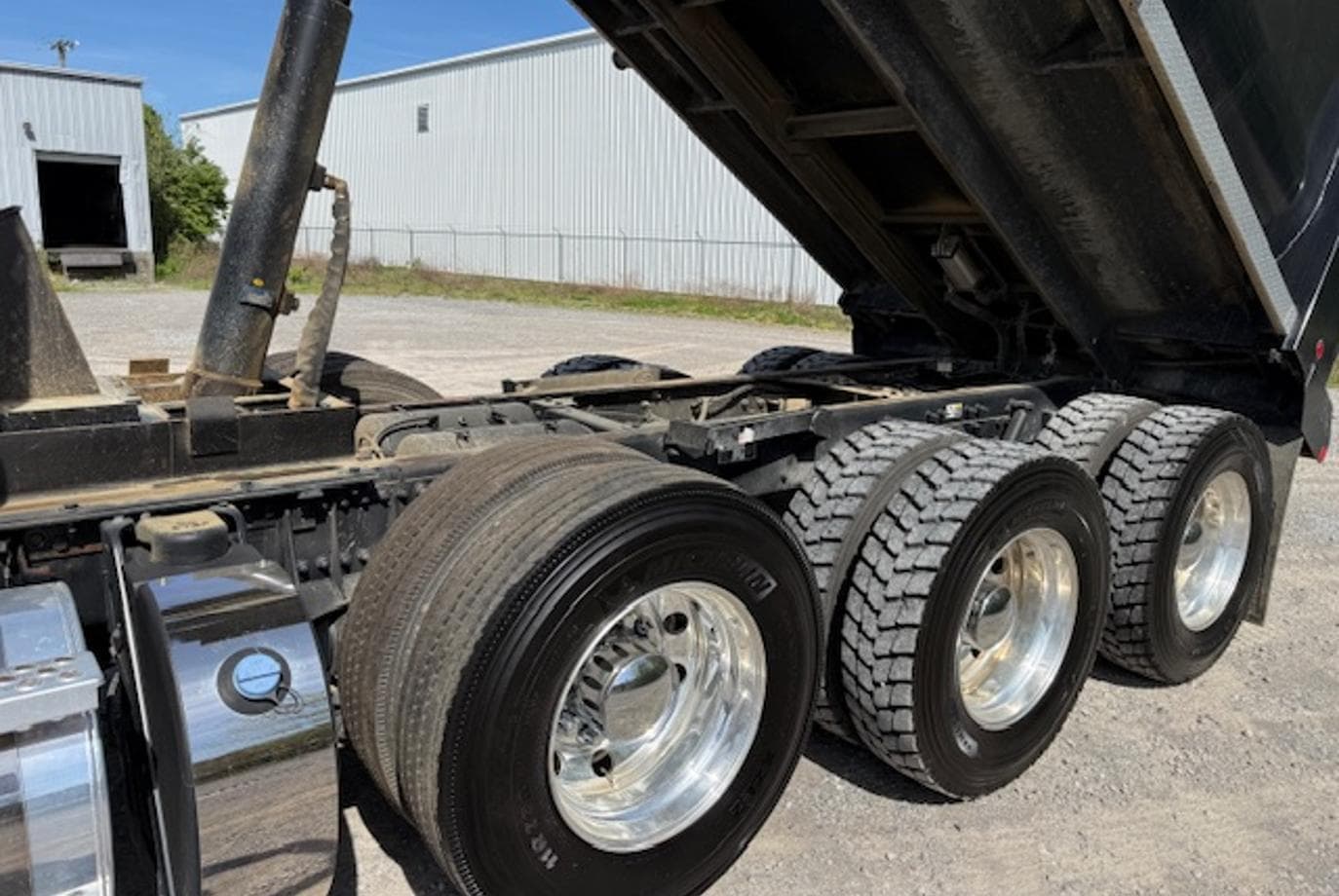 2025 Kenworth T880 — thumbnail 27