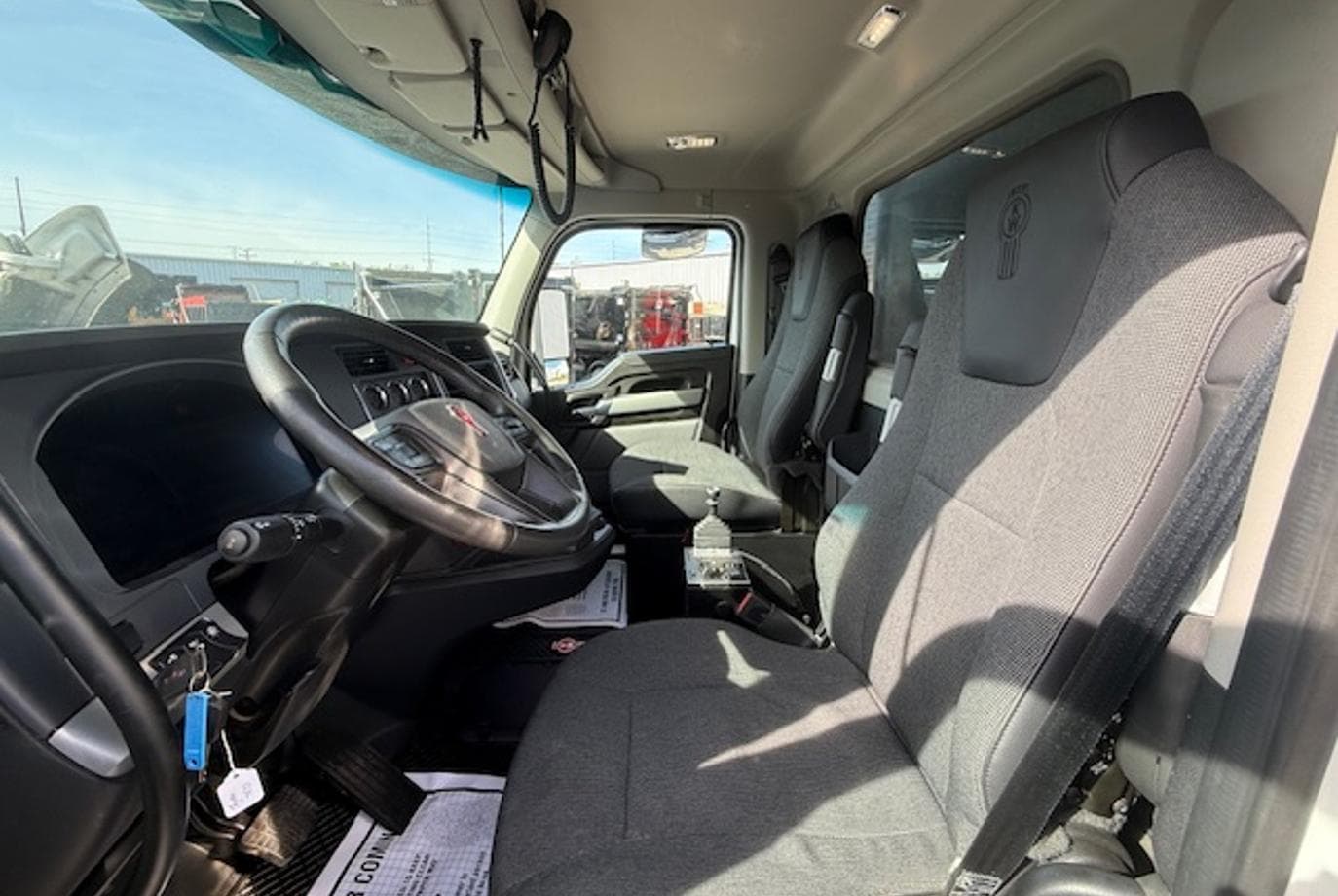 2025 Kenworth T880 — thumbnail 25