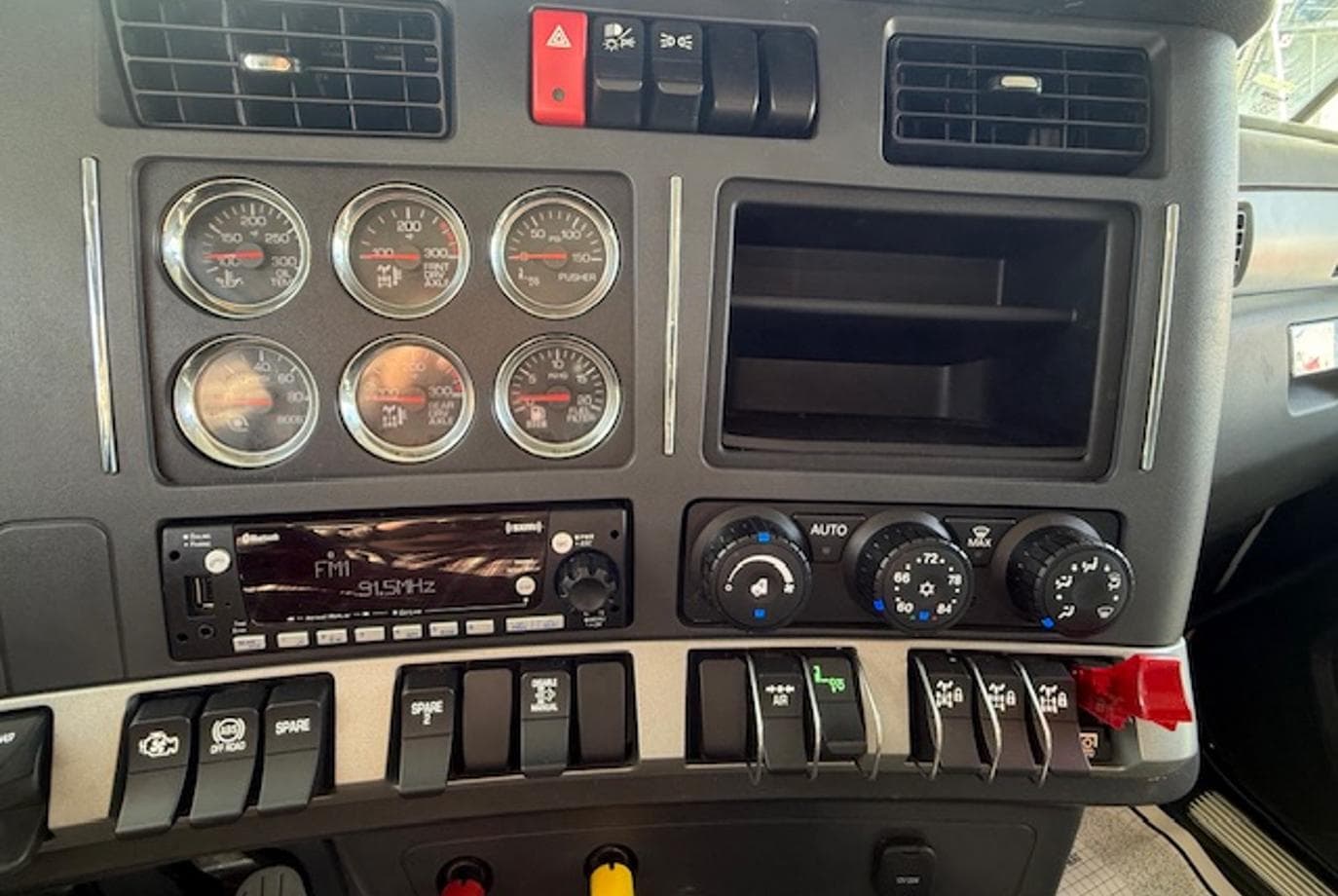 2025 Kenworth T880 — thumbnail 35