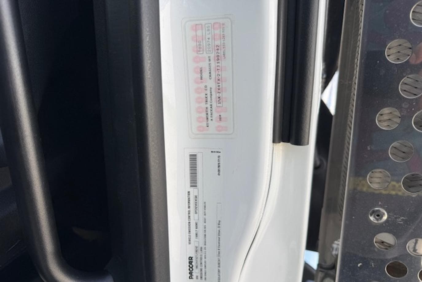 2026 Kenworth T880 — thumbnail 2