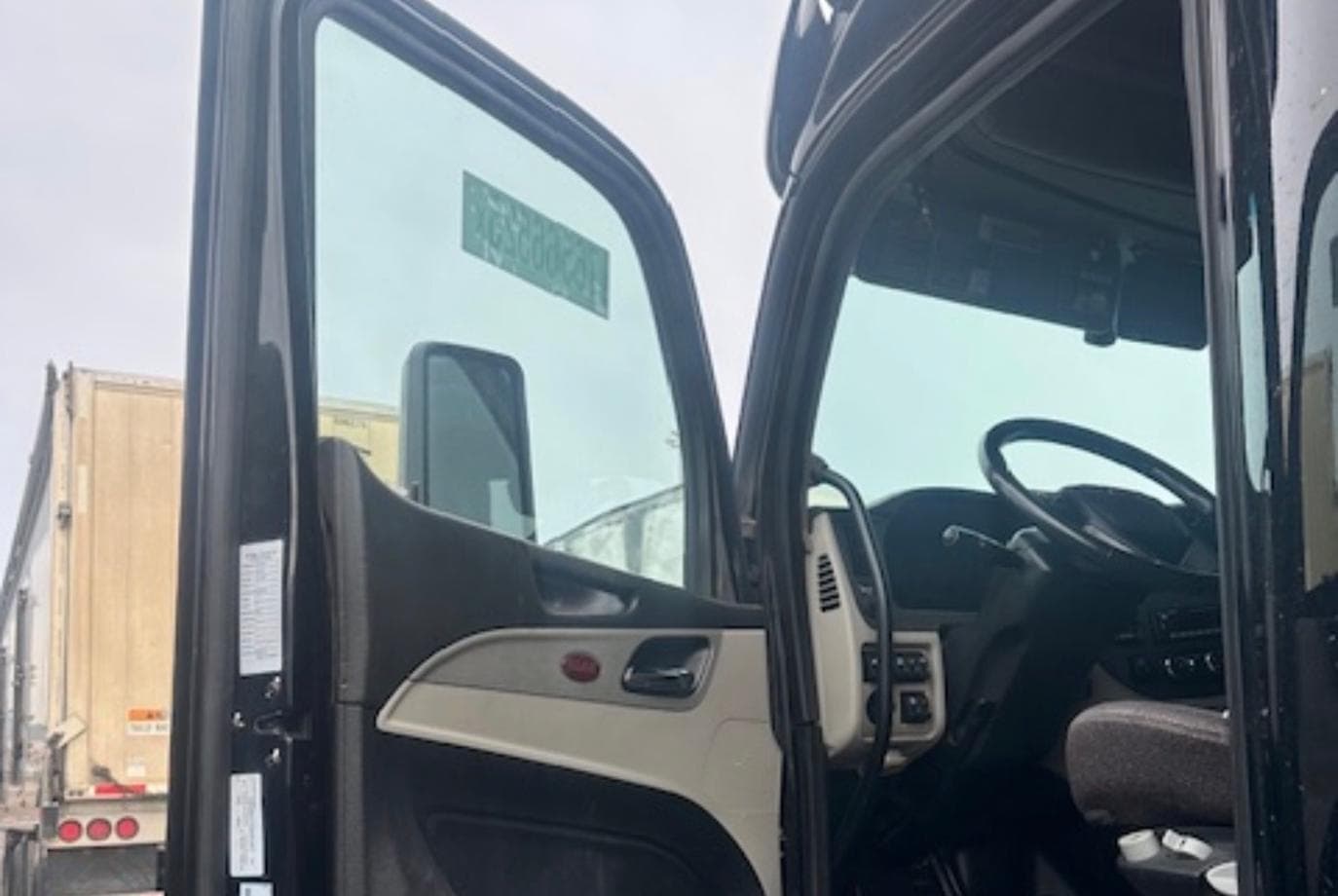 2023 Peterbilt 579 — thumbnail 7