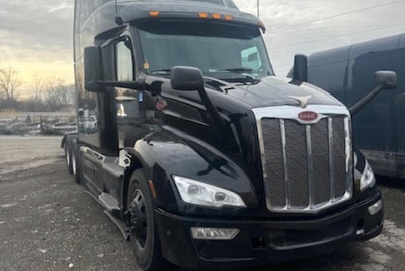 2023 Peterbilt 579 — thumbnail 10